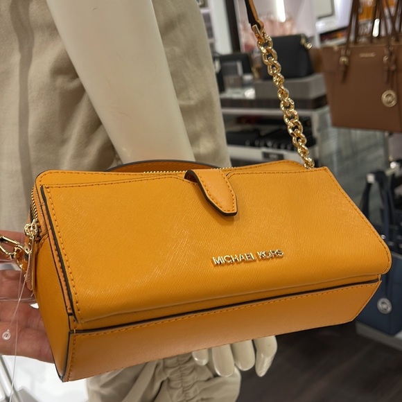 Michael Kors Women Medium Double Zip Phone Crossbody
Honeycomb Multi - Picture 13 of 16